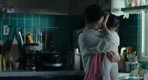 优衣库爆料女孩视频,揭秘时尚界的秘密与争议  第1张